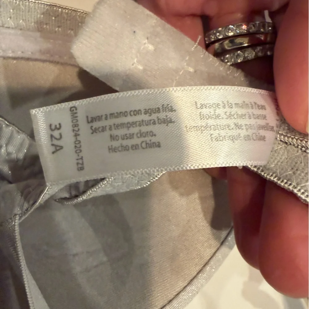 Tahari Gray Shimmery Underwire Bra 32A Smooth Minimal Neutral